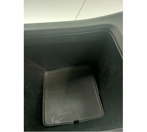 Центральная консоль с подлокотником