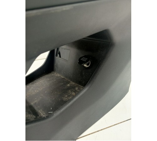 Центральная консоль с подлокотником