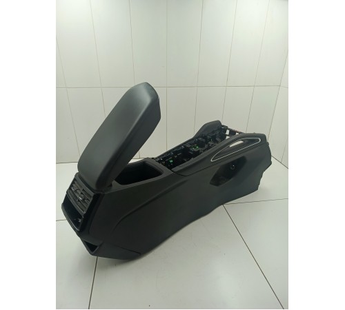 Центральная консоль с подлокотником