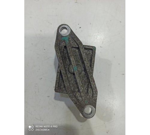 Кронштейн (задний, правый)