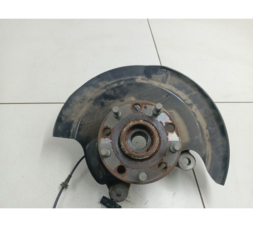 Кулак поворотный передний правый