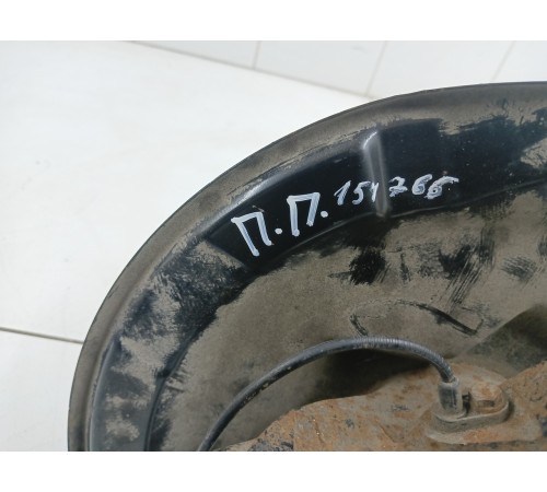 Кулак поворотный передний правый