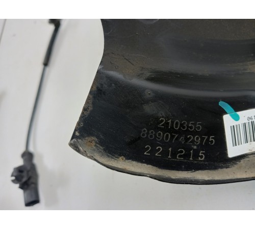 Кулак поворотный передний правый