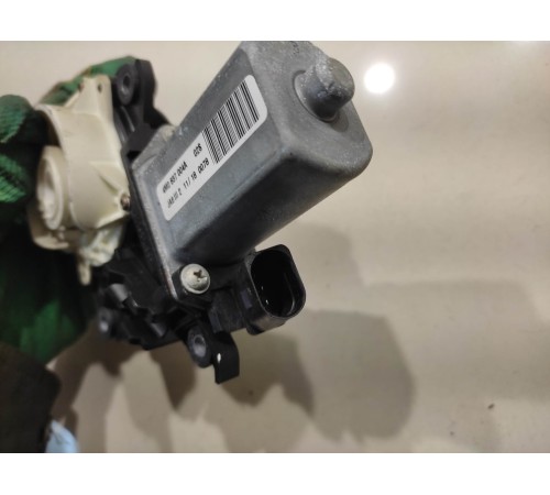 Механизм фиксации двери передний правый