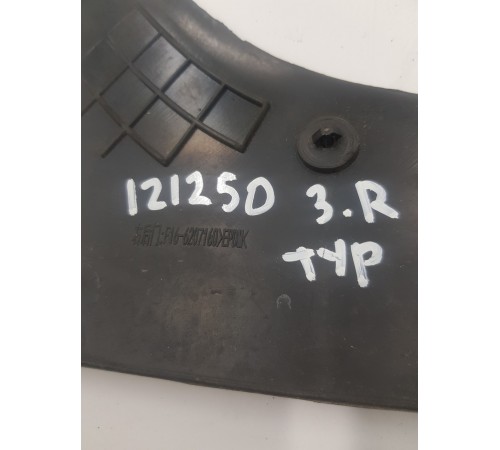 Пыльник двери задний правый