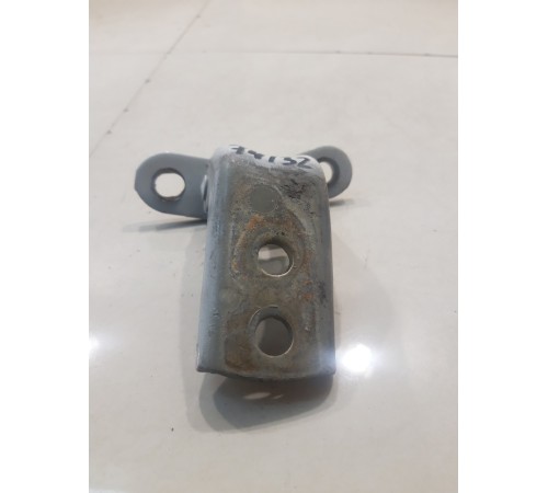 Петля двери (передняя, левая, верхняя)