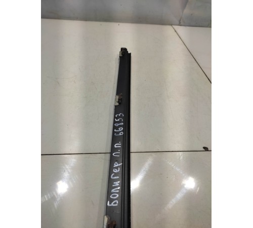 Уплотнитель стекла (передний, правый, внутренний)