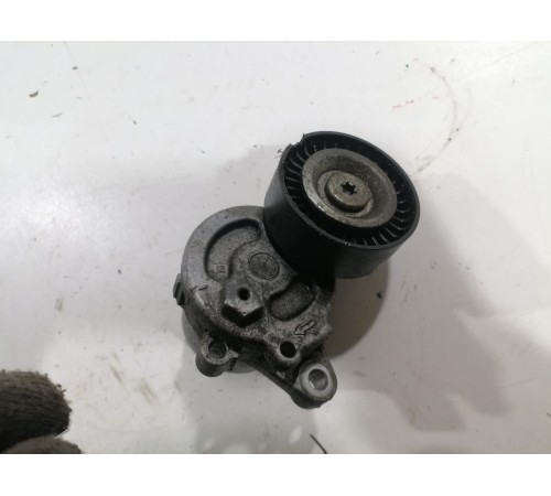 Натяжитель приводного  ремня