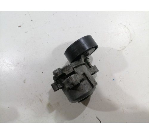 Натяжитель приводного  ремня