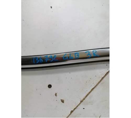 Молдинг стекла задний правый наружний