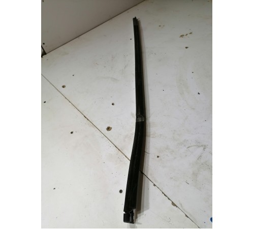 Молдинг стекла задний правый наружний