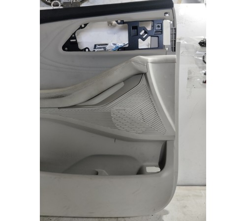 Обшивка двери передняя левая