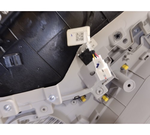 Обшивка двери передняя левая