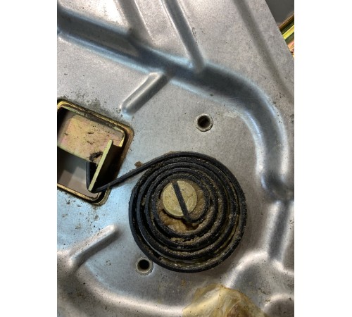 Стеклоподъемник (передний, правый)