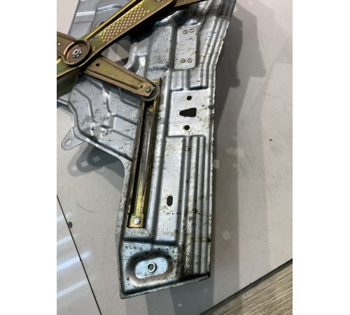 Стеклоподъемник (передний, правый)