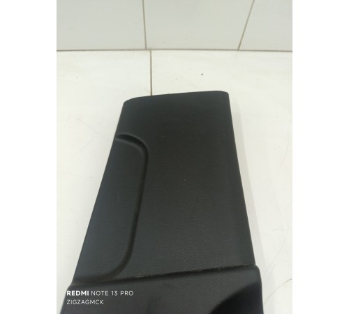 Обшивка центральной стойки правая нижняя