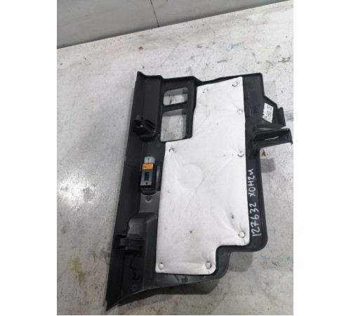 Накладка торпедо правая под бардачок