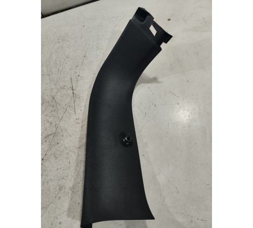 Накладка крышки багажника правая