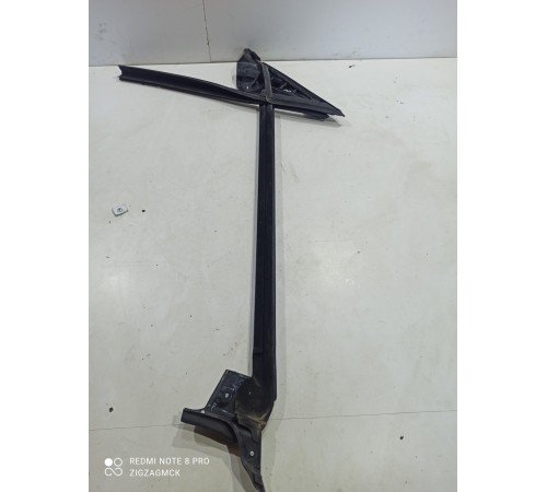 Уплотнитель стекла (передний левый)