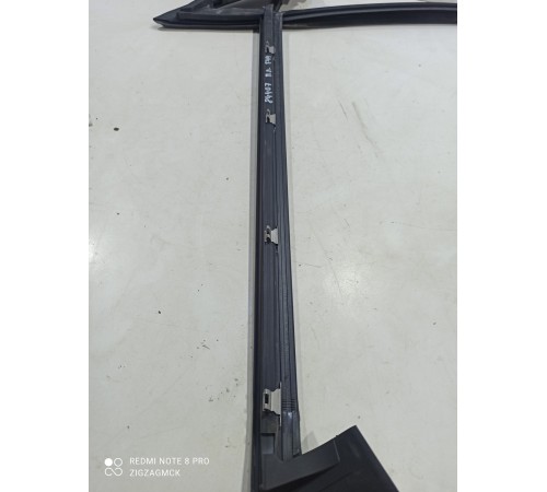 Уплотнитель стекла (передний левый)