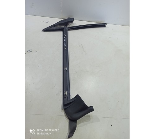 Уплотнитель стекла (передний левый)