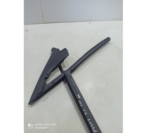 Уплотнитель стекла (передний левый)