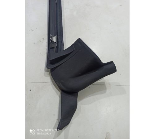 Уплотнитель стекла (передний левый)