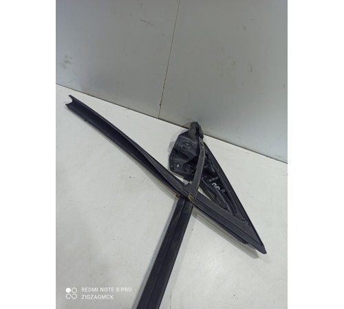 Уплотнитель стекла (передний левый)