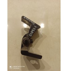 Петля двери(передняя левая верхняя)