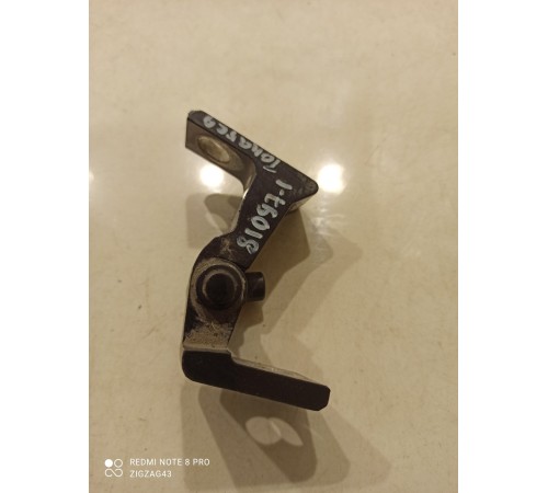 Петля двери(передняя левая верхняя)