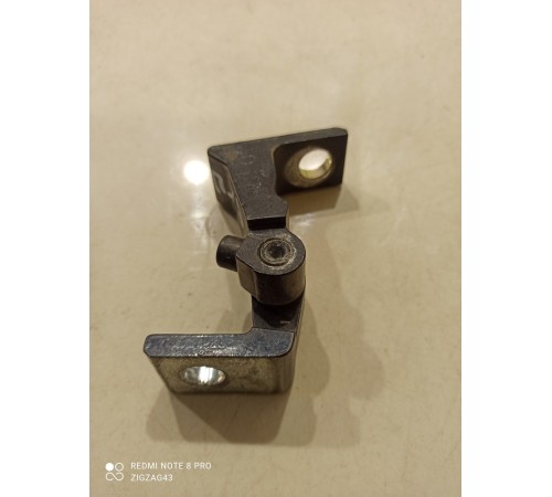 Петля двери(передняя левая верхняя)