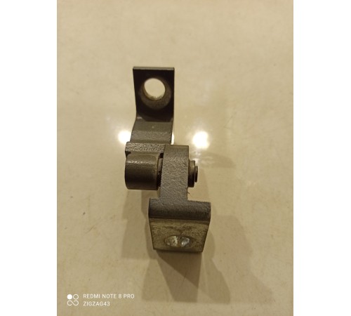 Петля двери(передняя левая верхняя)