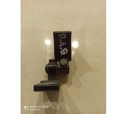 Петля двери(передняя левая верхняя)