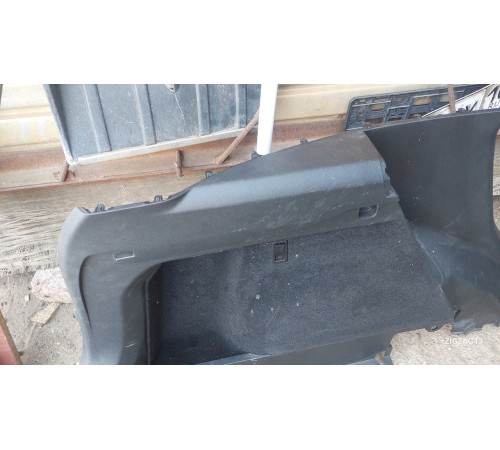 Обшивка багажника левая