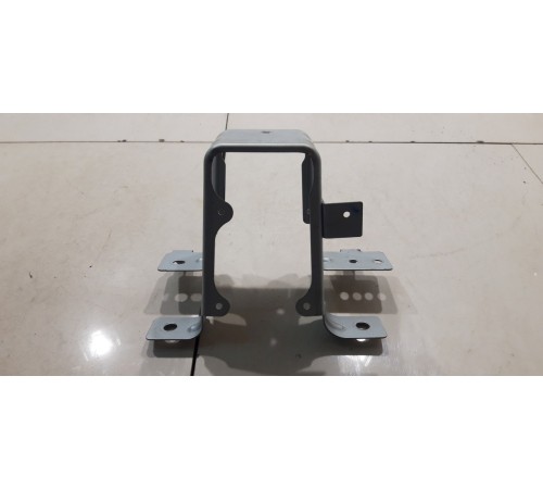 Крепеж пола багажника(правый)