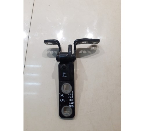 Петля двери багажника (правая)