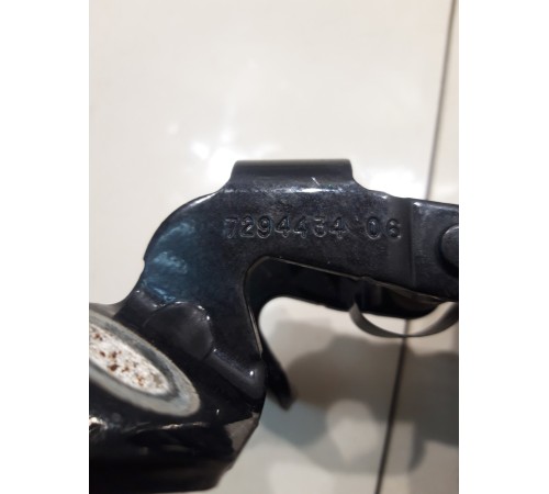 Петля двери багажника (правая)