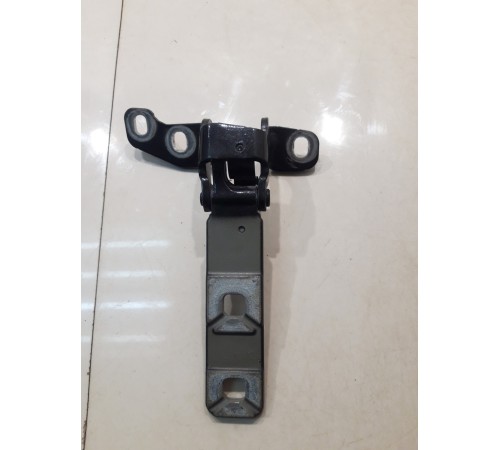 Петля двери багажника (правая)