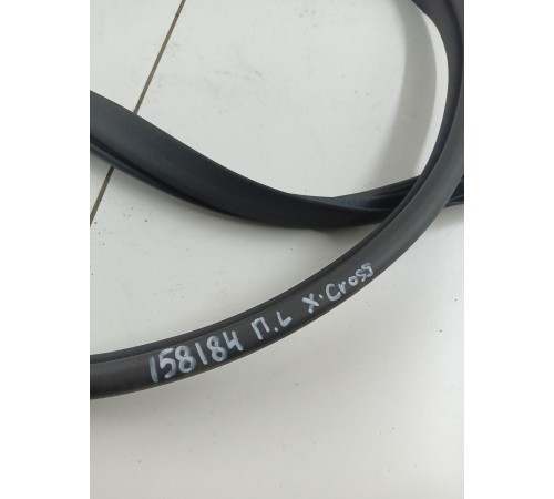 Уплотнитель двери передний левый