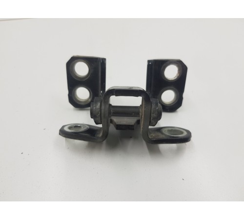 Петля крышки багажника верхняя