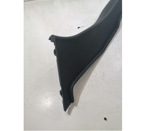 Накладка задней стойки левая