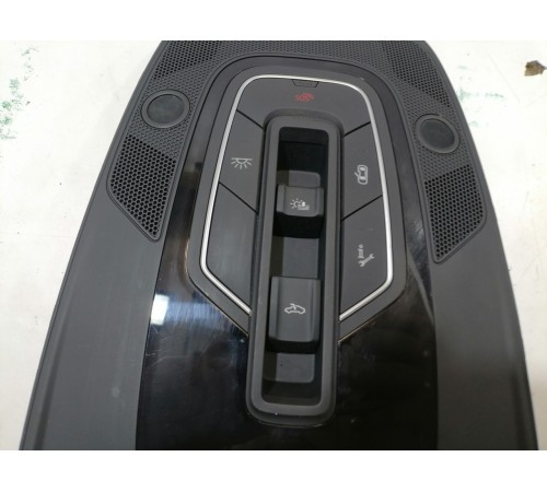 Плафон освещения салона