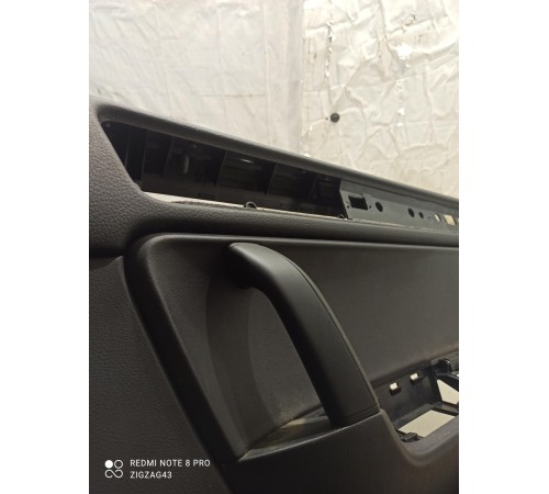 Обшивка двери (задняя правая)