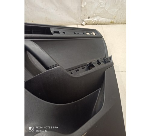 Обшивка двери (задняя правая)