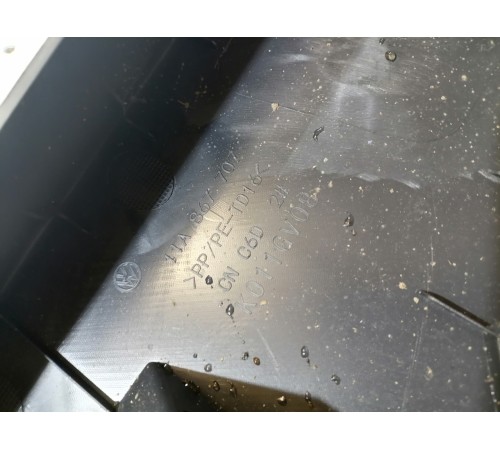 Обшивка крышки багажника верхняя