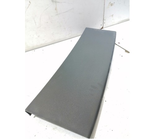 Обшивка крышки багажника верхняя