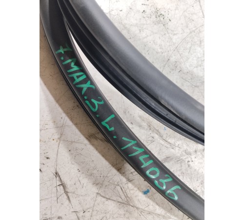 Уплотнитель двери задний левый