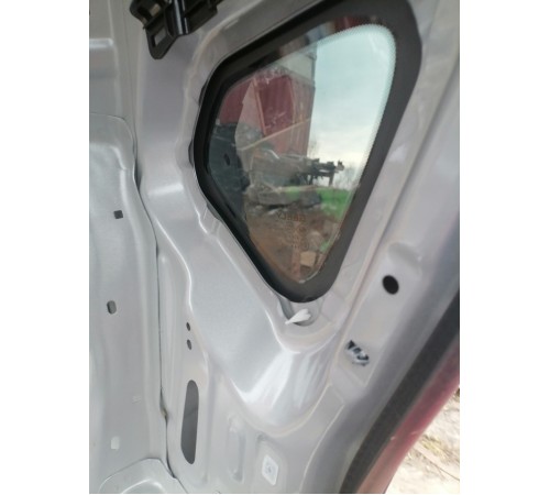 Глухое стекло кузова левое, форточка
