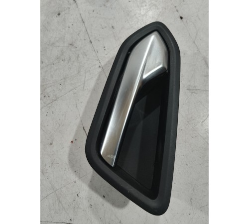 Ручка двери (задняя левая внутренняя)