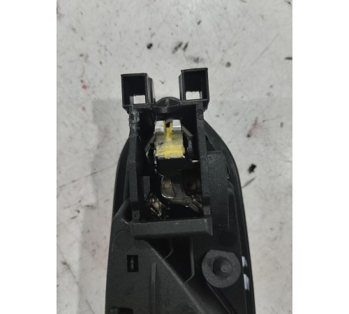 Ручка двери (задняя левая внутренняя)